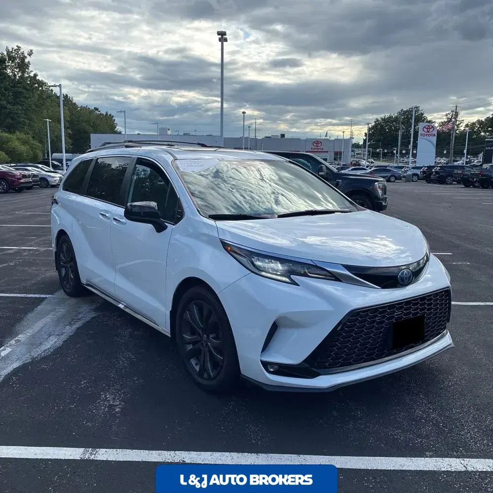 2023 Toyota Sienna XSE 7-Passenger