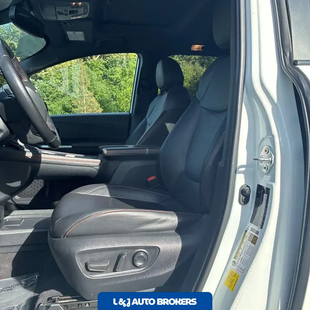 2023 Toyota Sienna XSE 7-Passenger