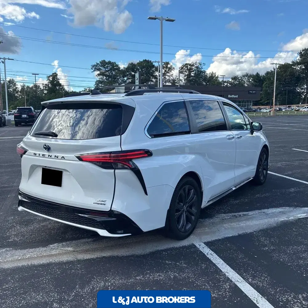 2023 Toyota Sienna XSE 7-Passenger