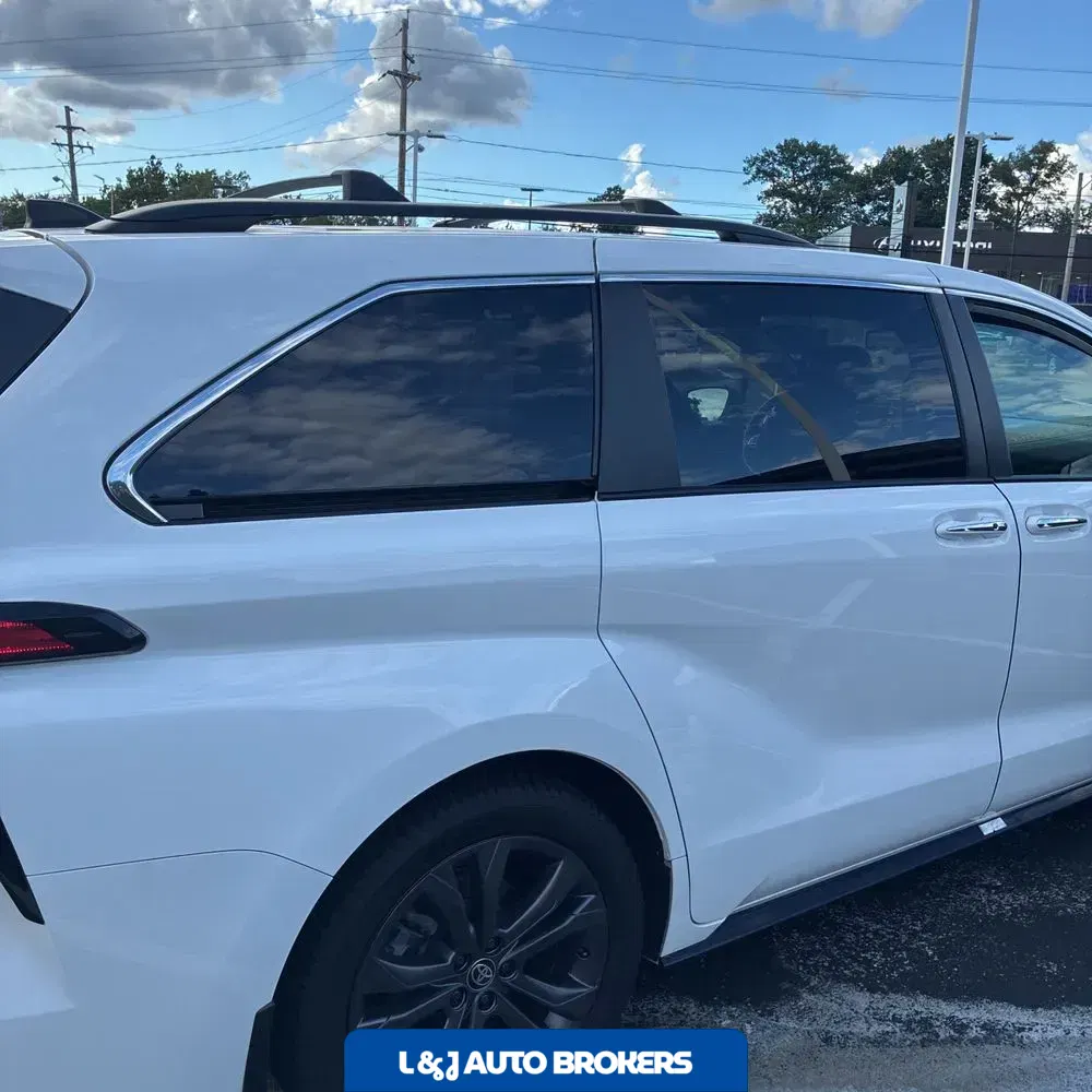 2023 Toyota Sienna XSE 7-Passenger