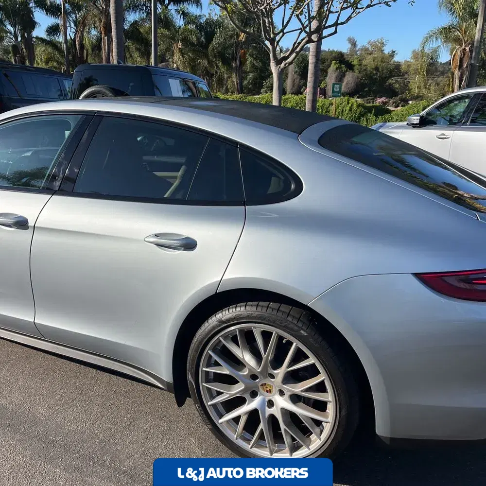 2020 Porsche Panamera Base