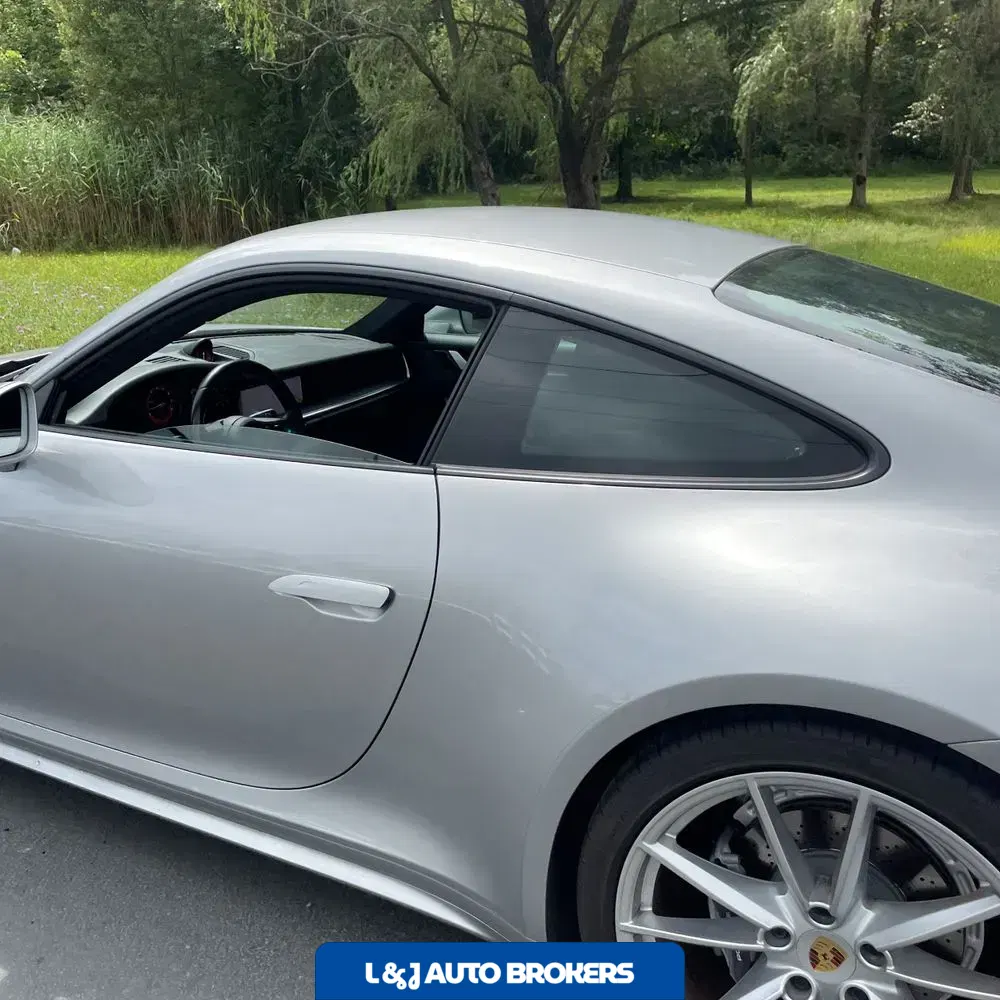 2021 Porsche 911 Carrera