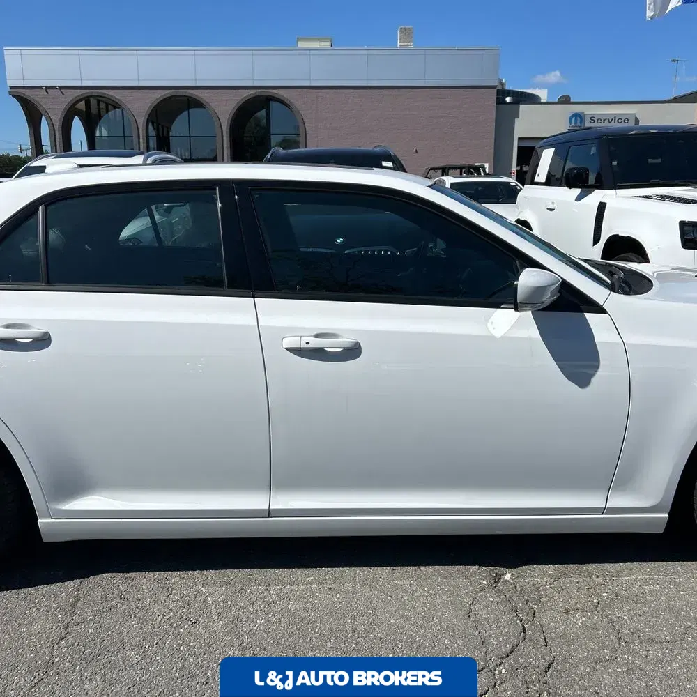 2023 Chrysler 300 C