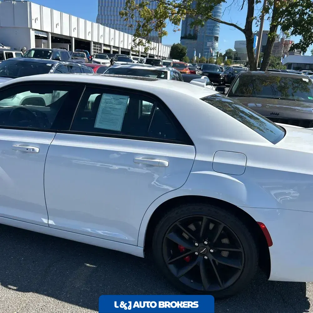 2023 Chrysler 300 C