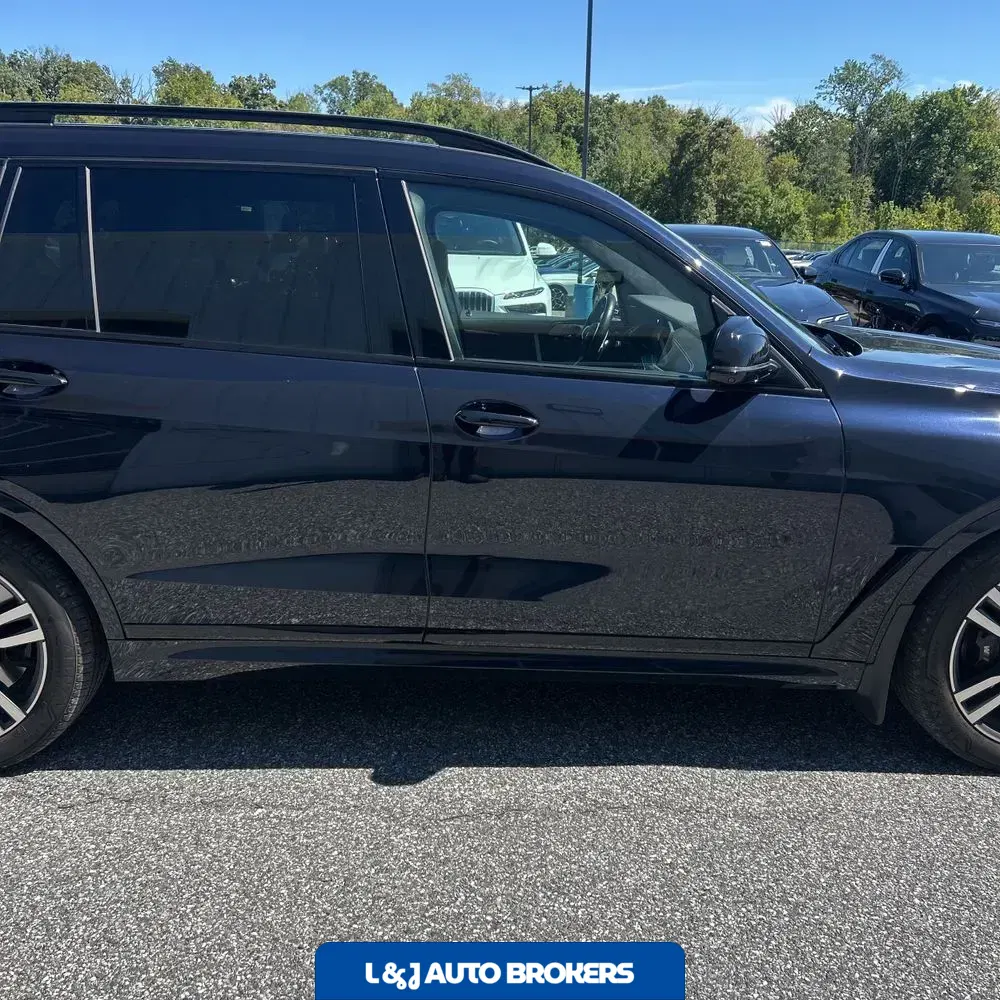 2022 BMW X7 M50i
