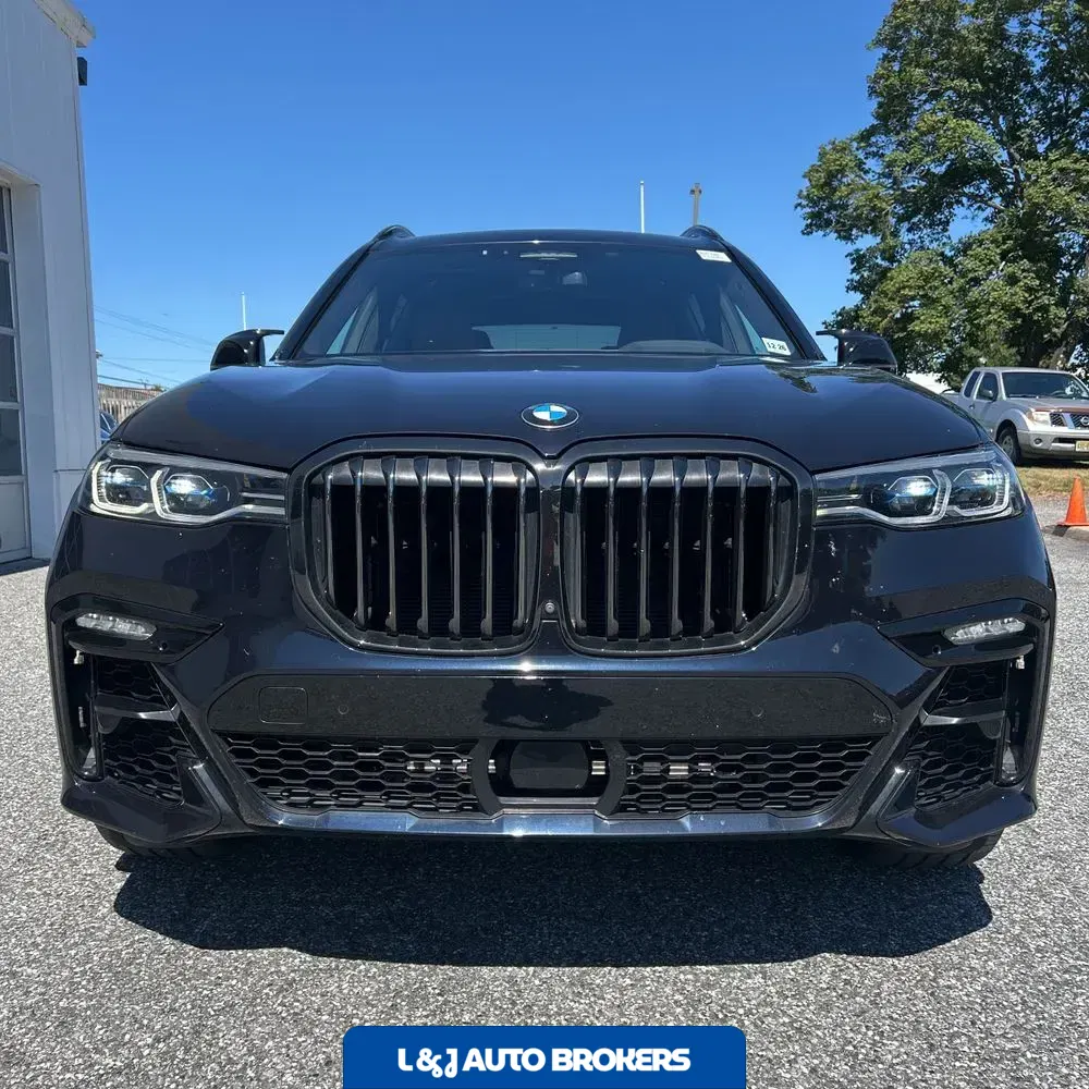2022 BMW X7 M50i