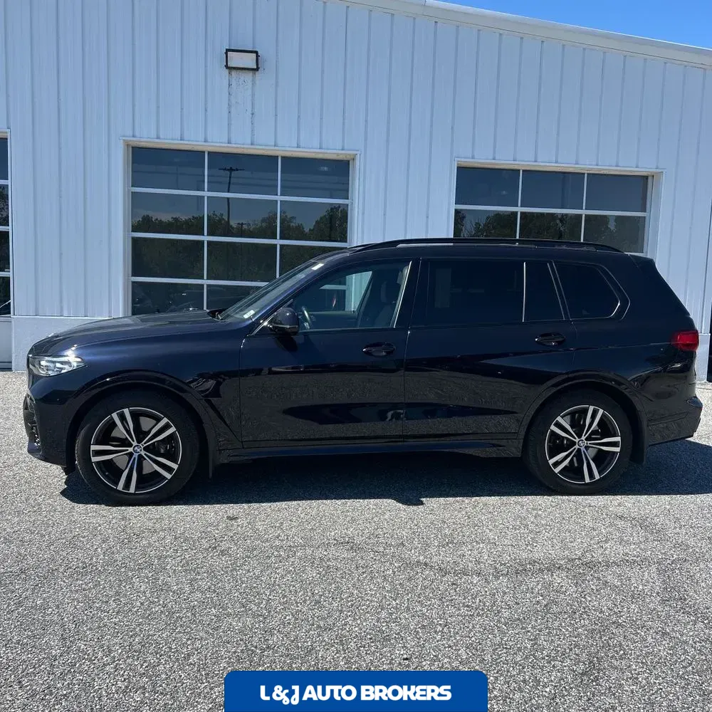 2022 BMW X7 M50i