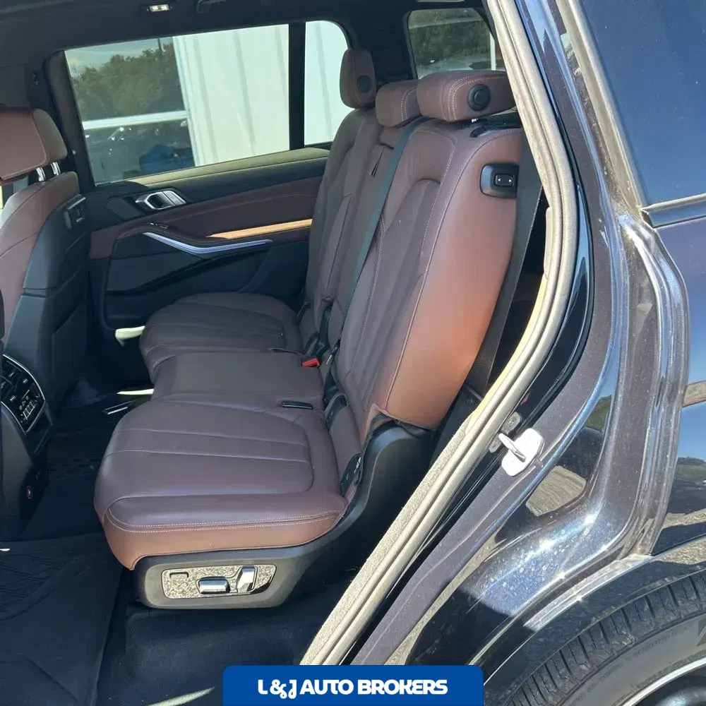 2022 BMW X7 M50i