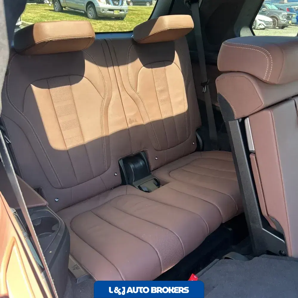 2022 BMW X7 M50i