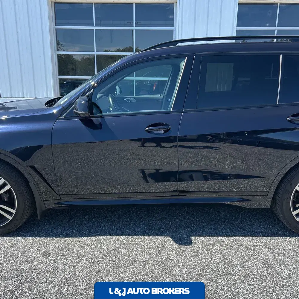 2022 BMW X7 M50i