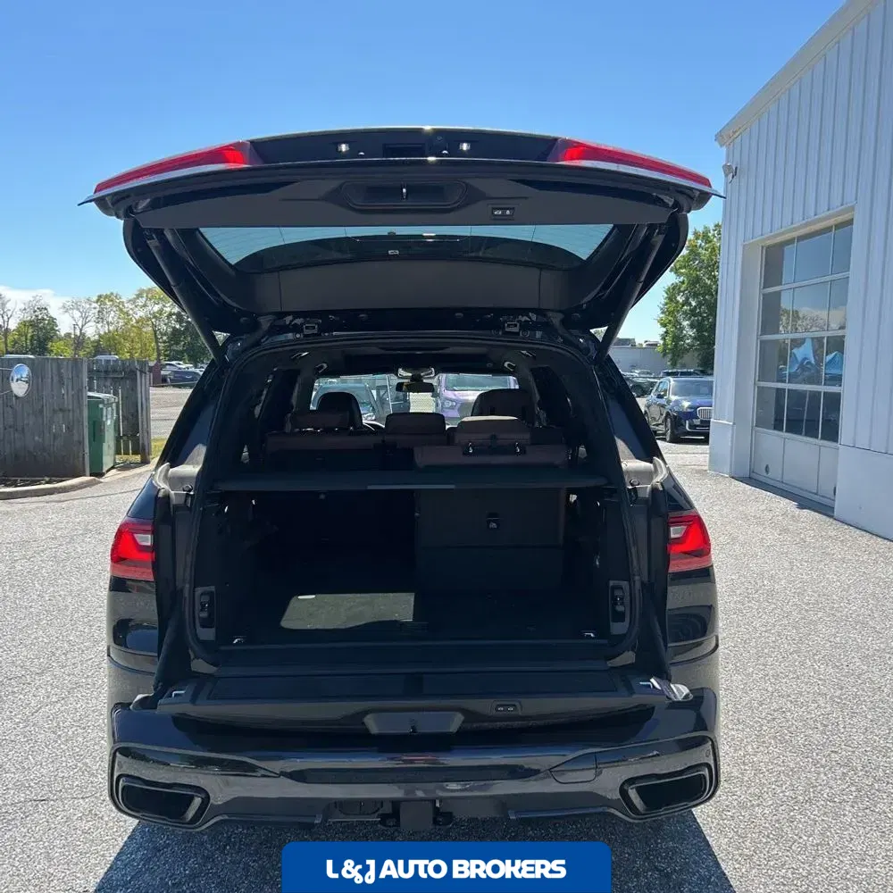 2022 BMW X7 M50i