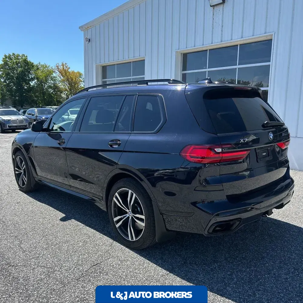 2022 BMW X7 M50i