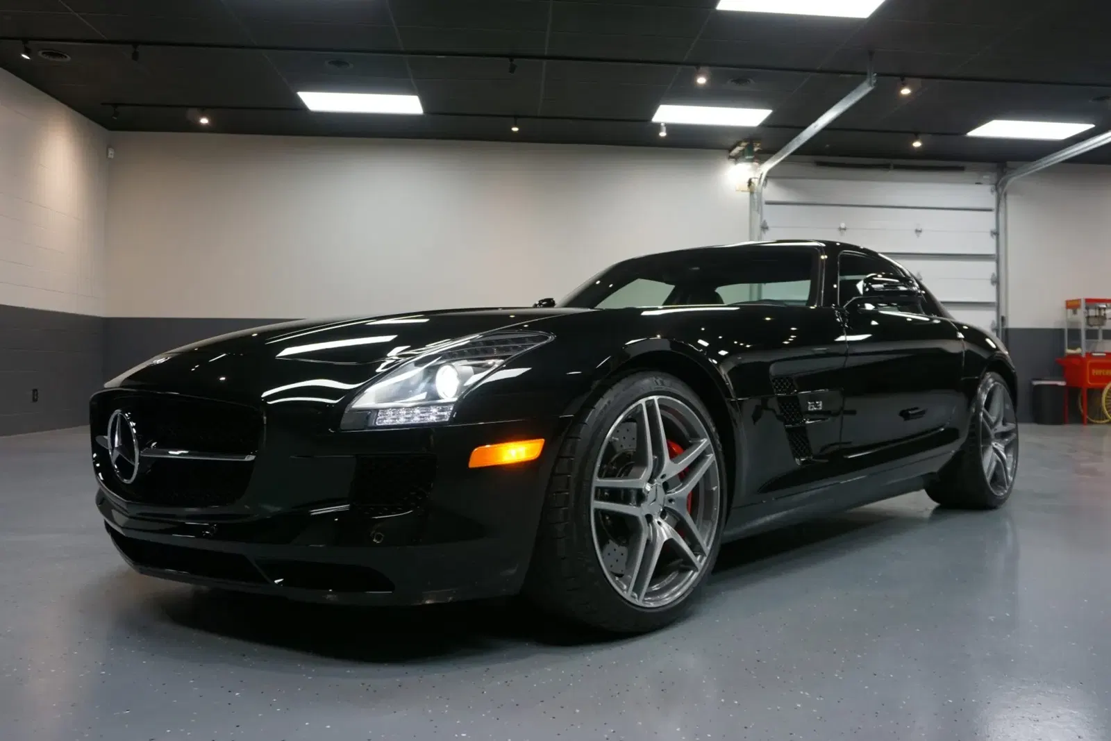 1,700-Mile 2013 Mercedes-Benz SLS AMG GT