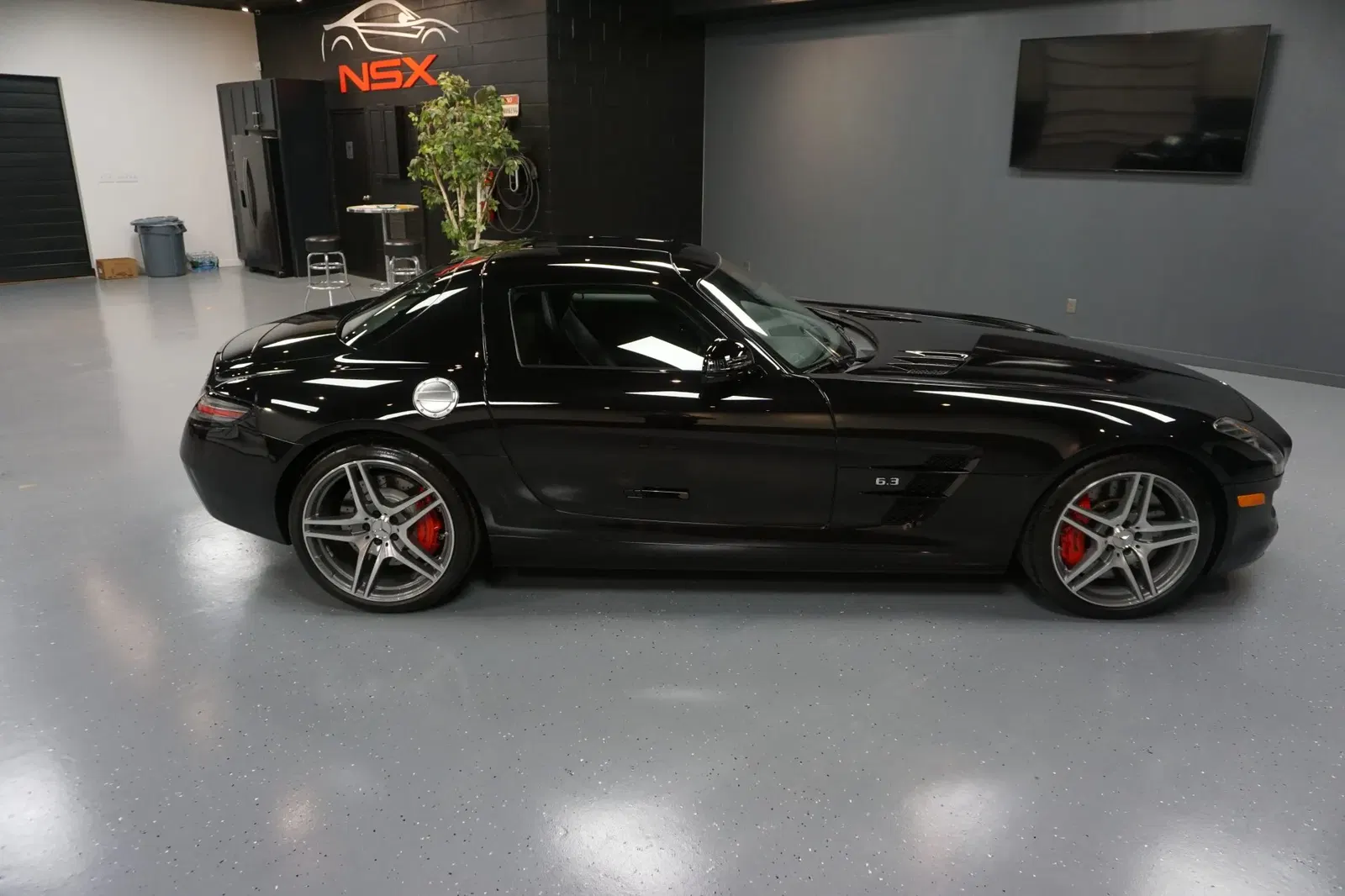 1,700-Mile 2013 Mercedes-Benz SLS AMG GT