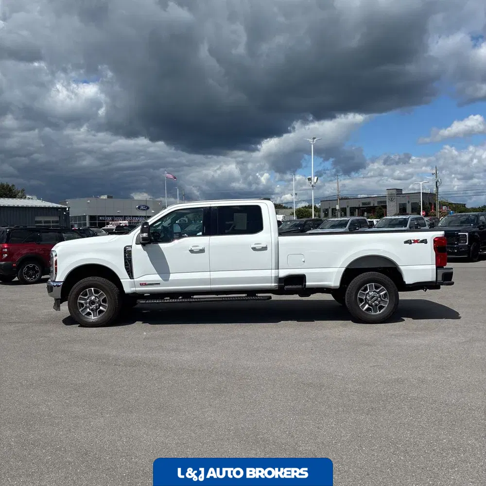 2024 Ford F350 S/D Lariat