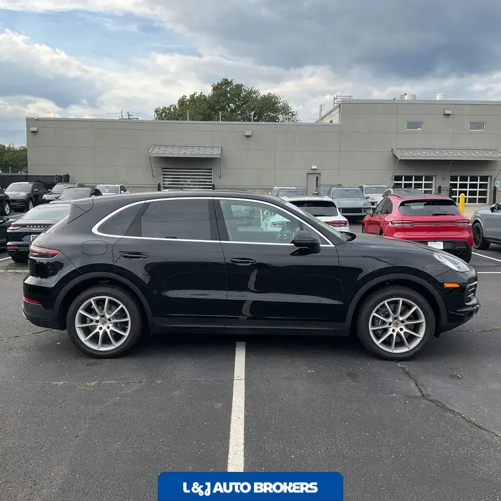 2023 Porsche Cayenne Base