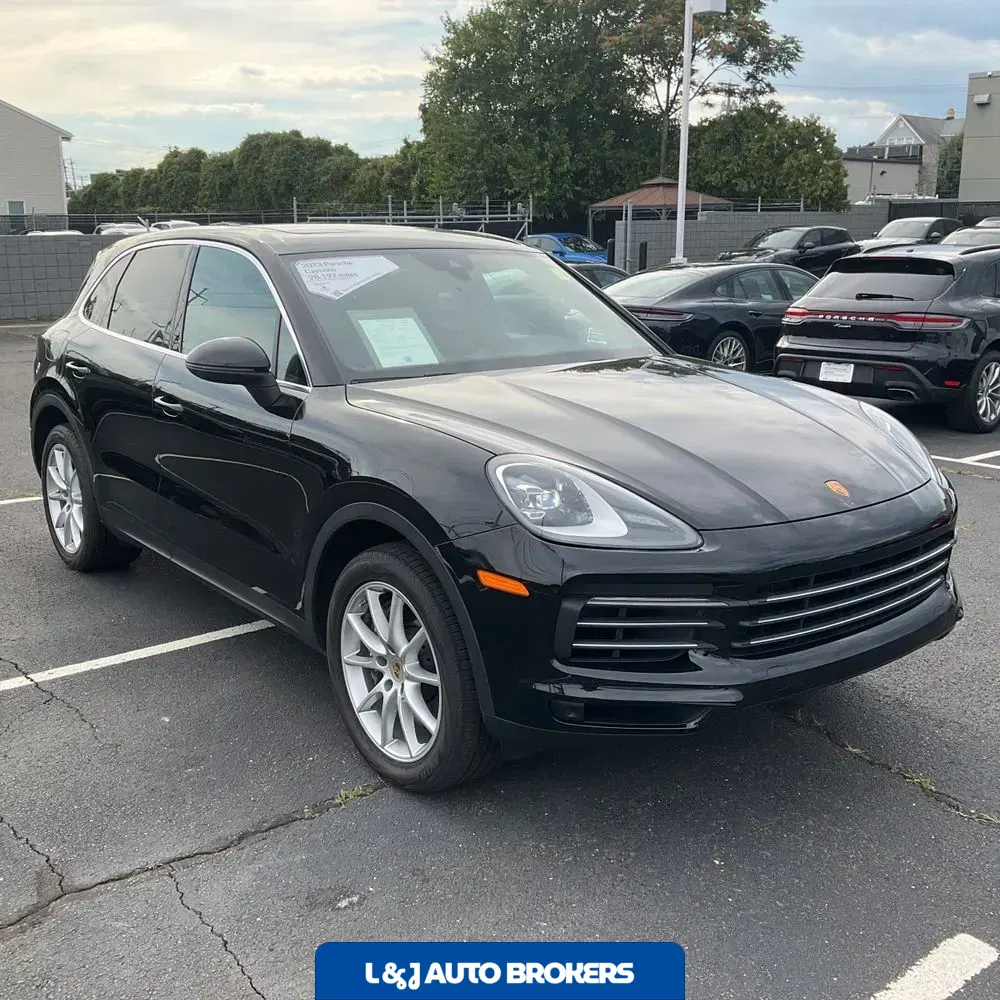 2023 Porsche Cayenne Base
