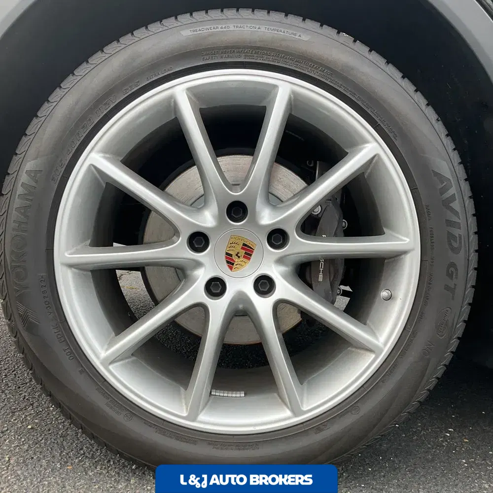 2023 Porsche Cayenne Base