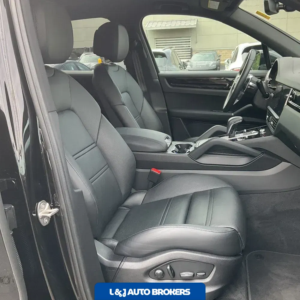 2023 Porsche Cayenne Base
