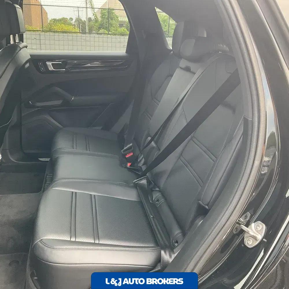 2023 Porsche Cayenne Base