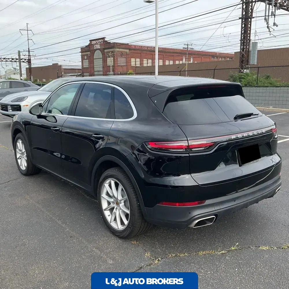 2023 Porsche Cayenne Base