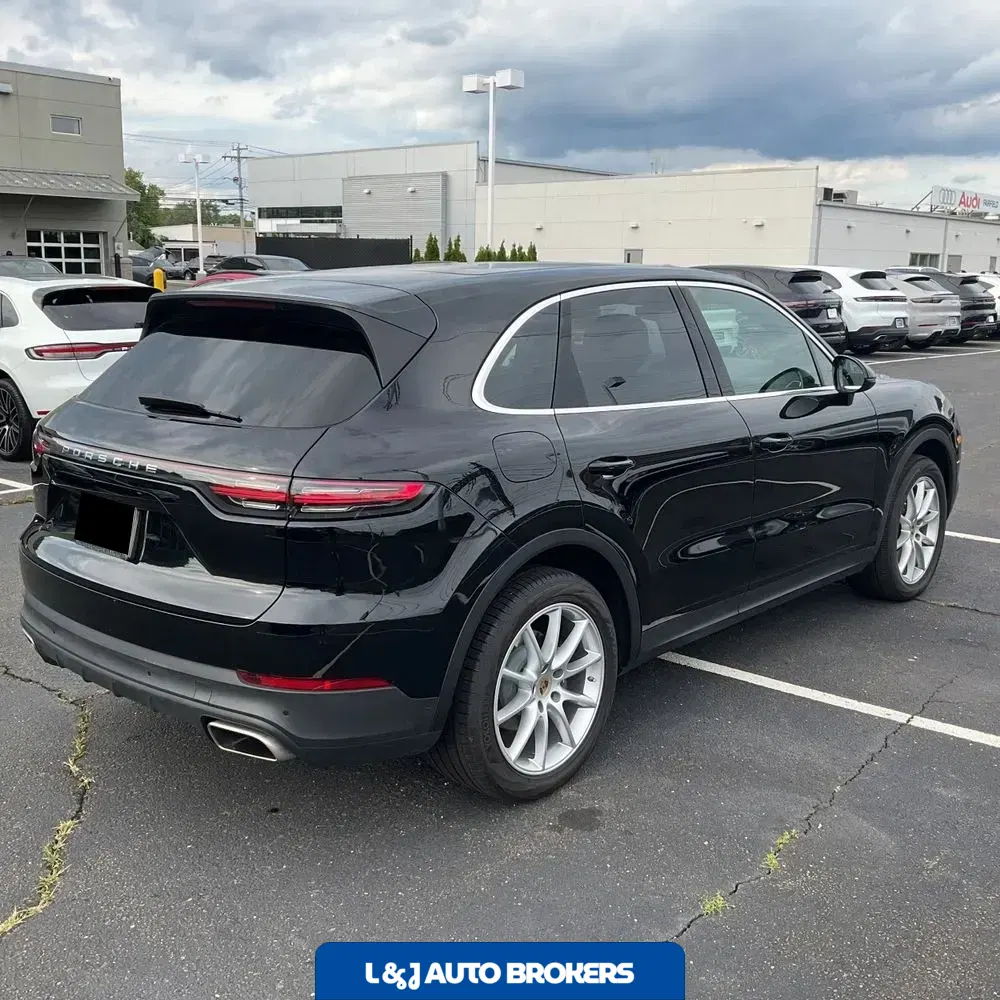 2023 Porsche Cayenne Base