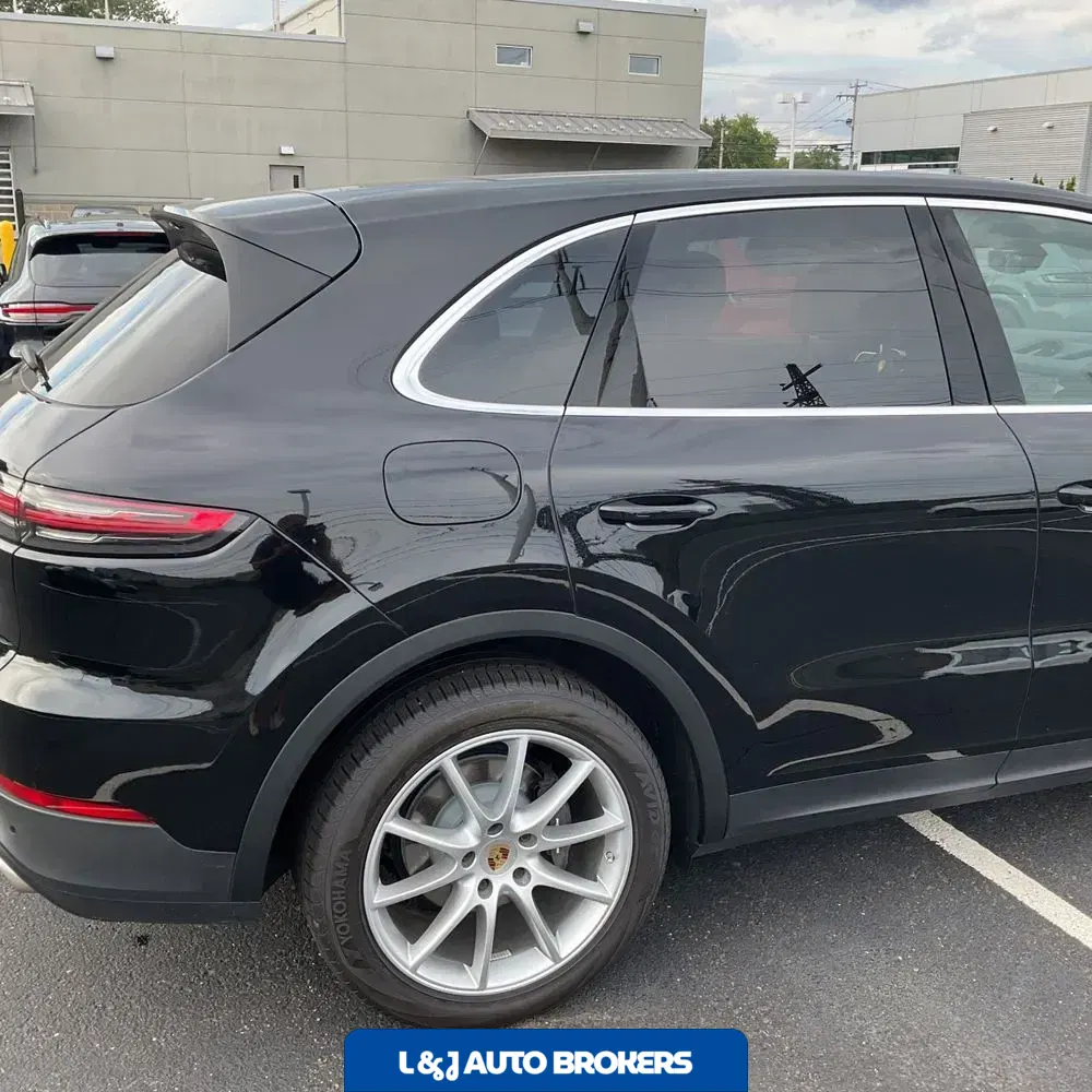 2023 Porsche Cayenne Base