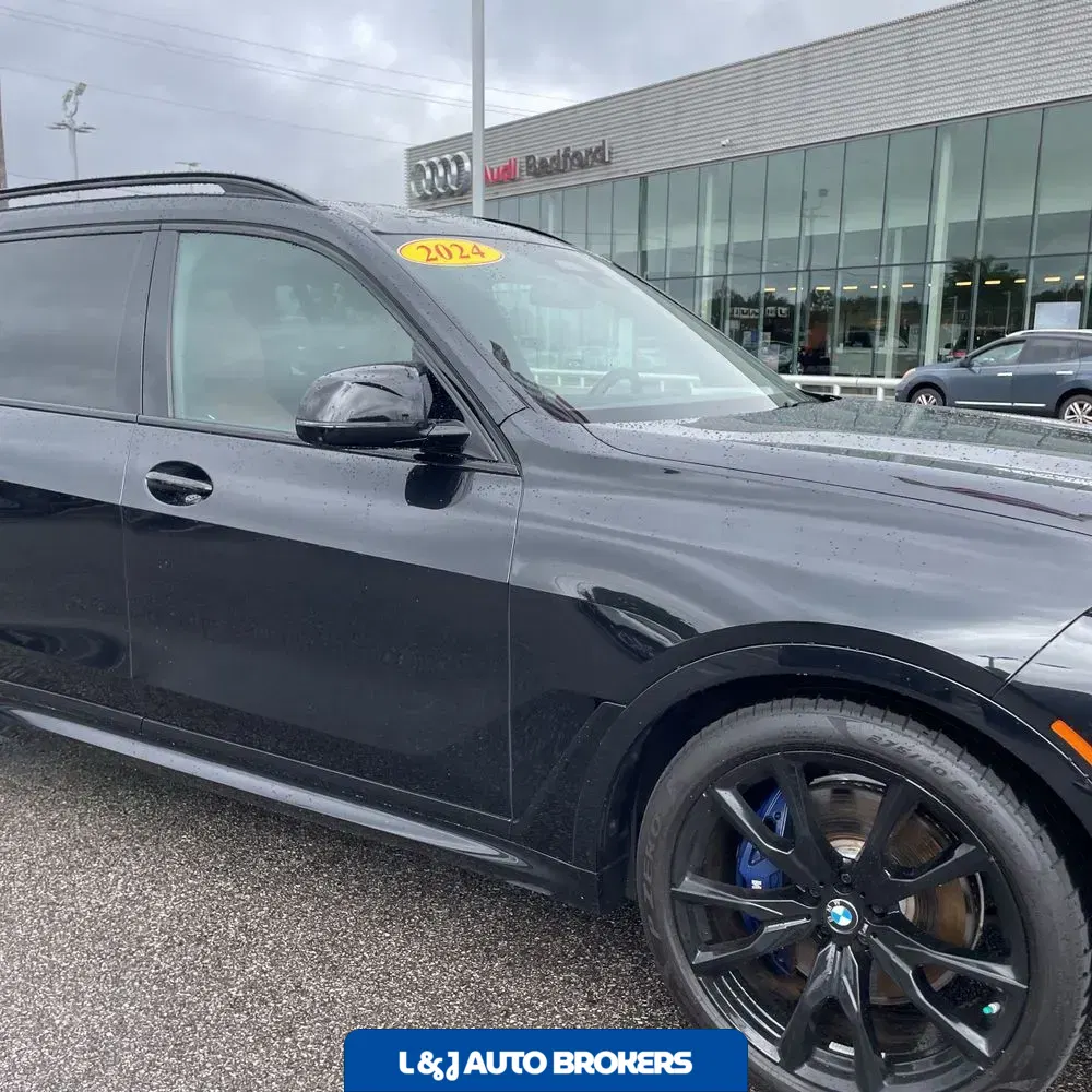 2024 BMW X7 M60i