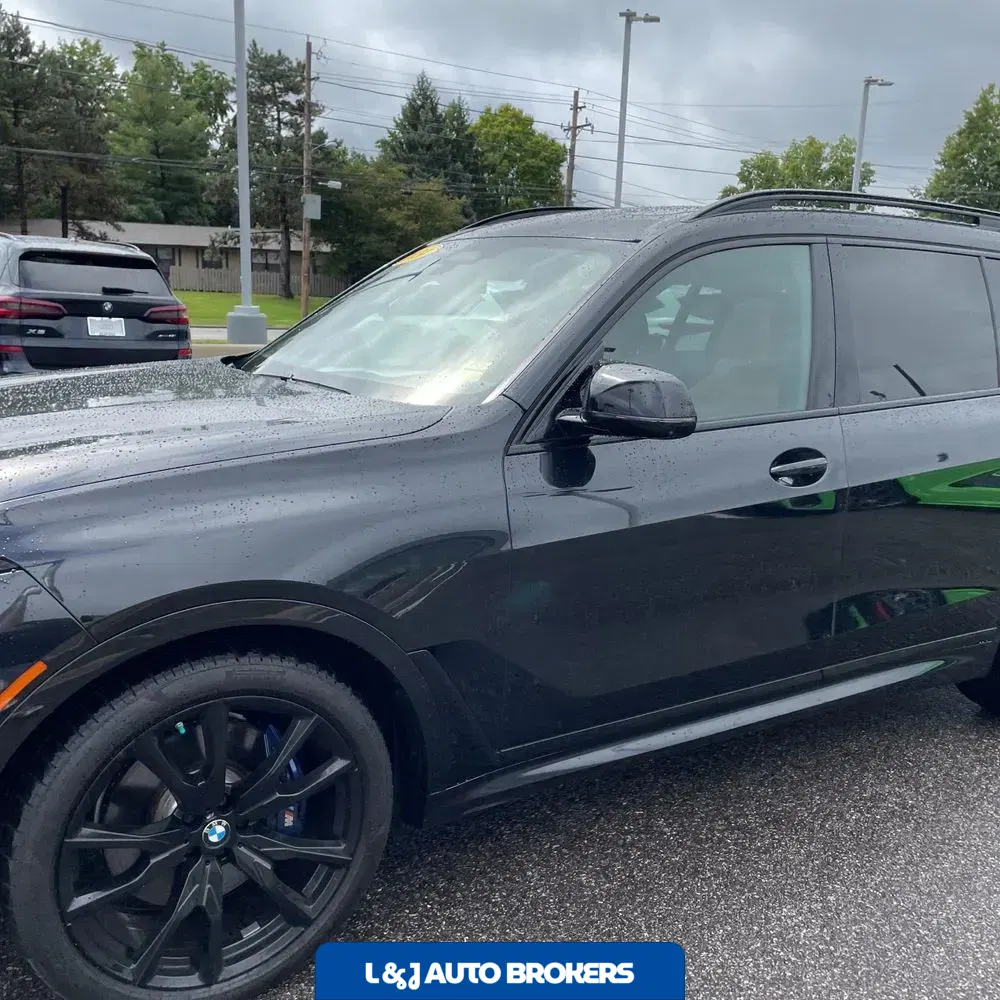 2024 BMW X7 M60i