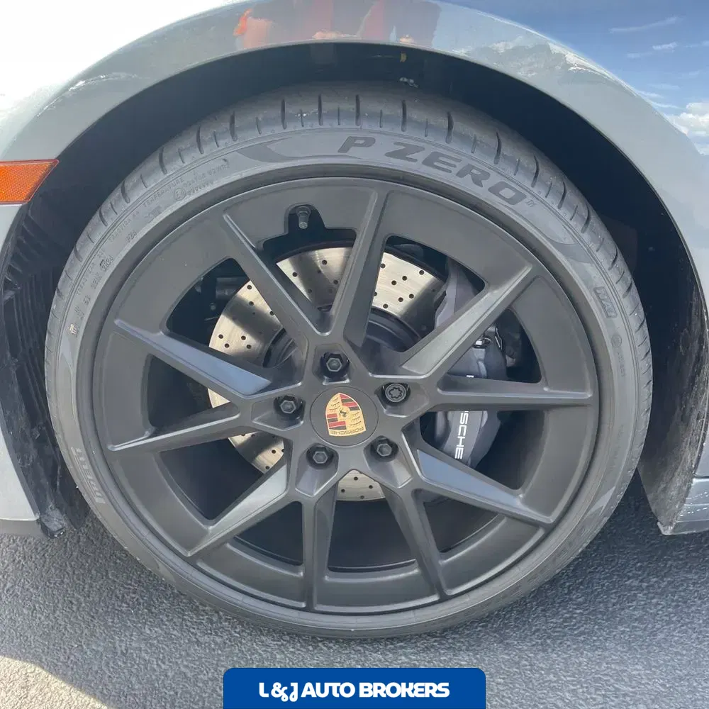 2025 Porsche 911 Carrera
