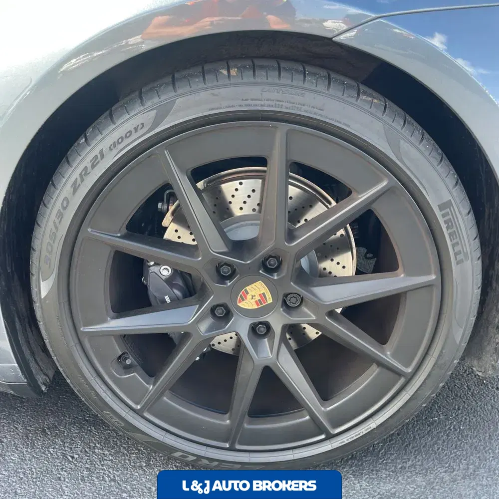 2025 Porsche 911 Carrera