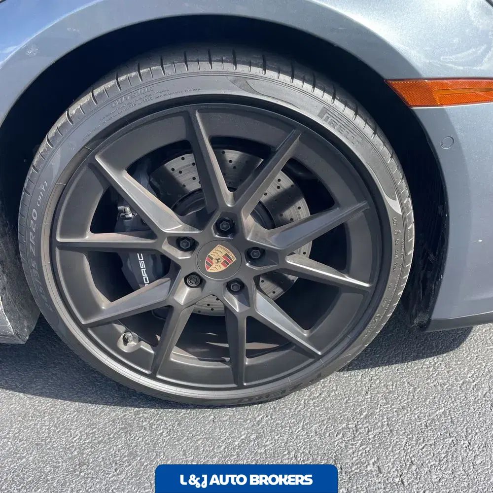 2025 Porsche 911 Carrera