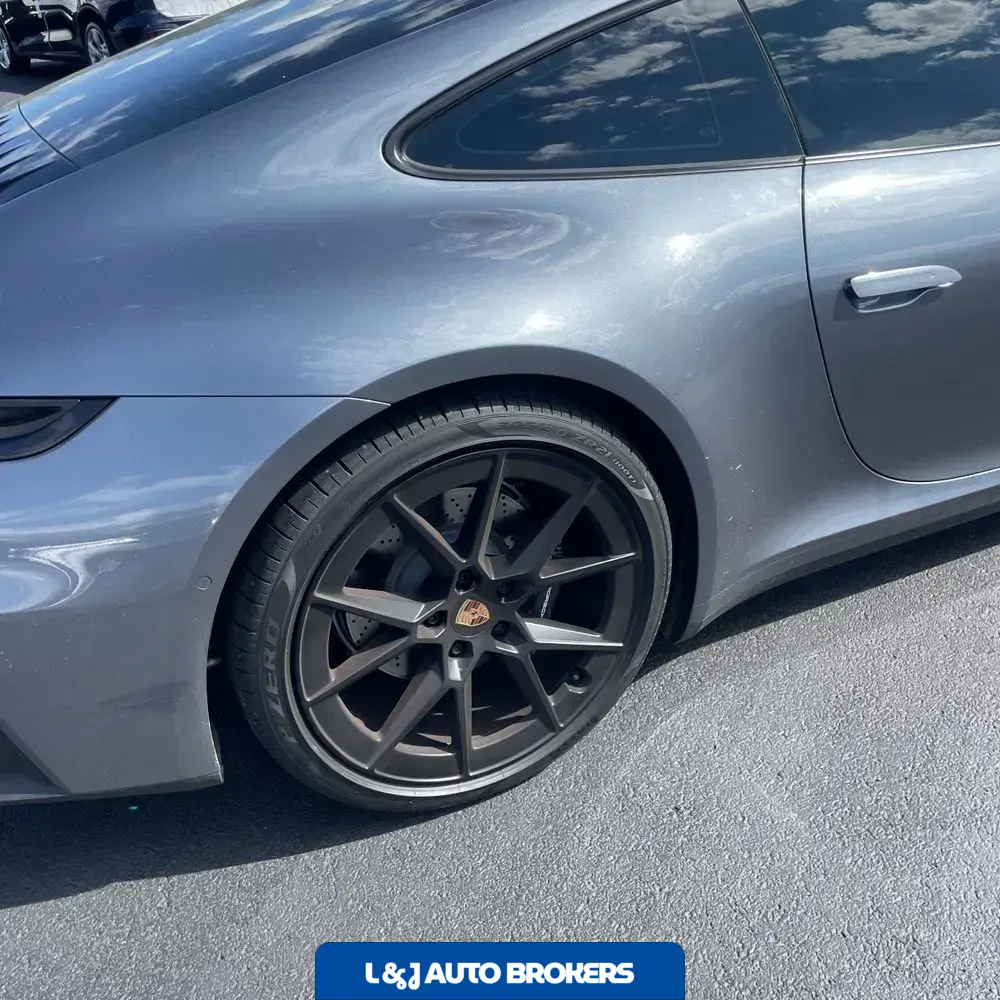 2025 Porsche 911 Carrera