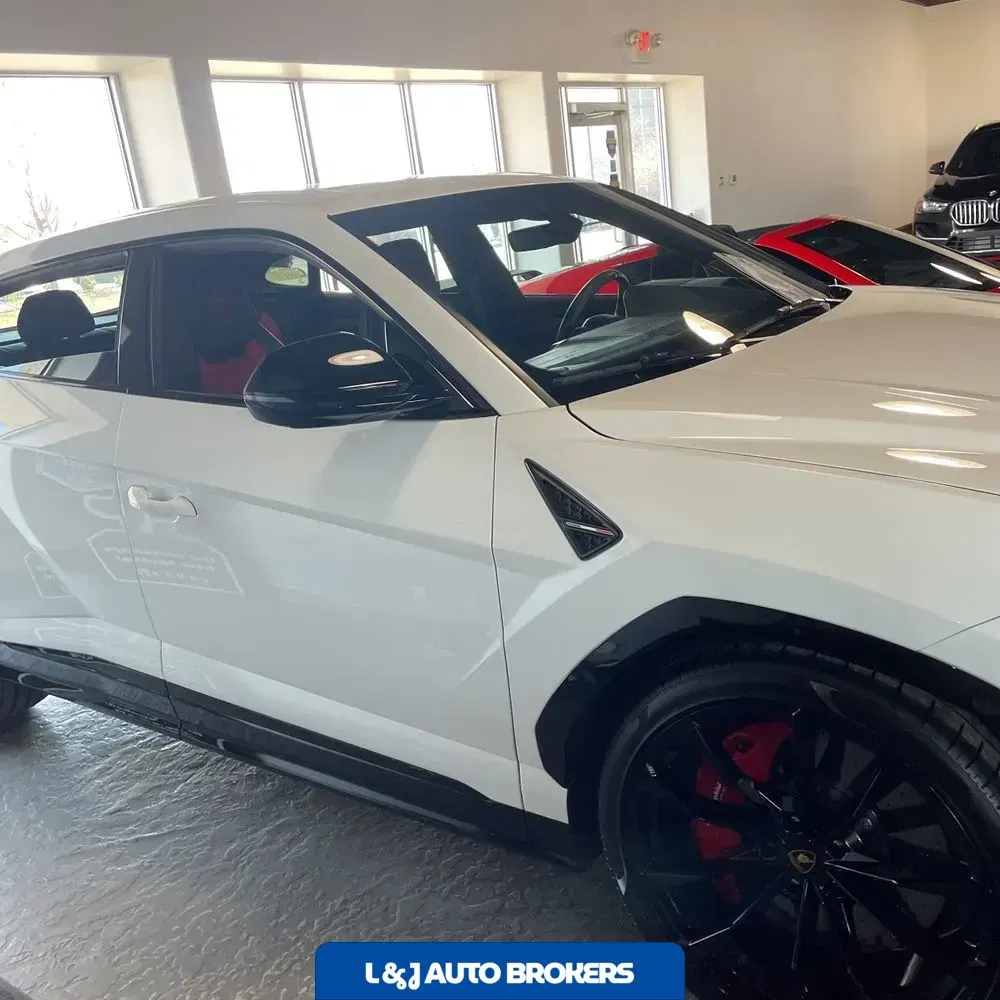 2022 Lamborghini Urus Base