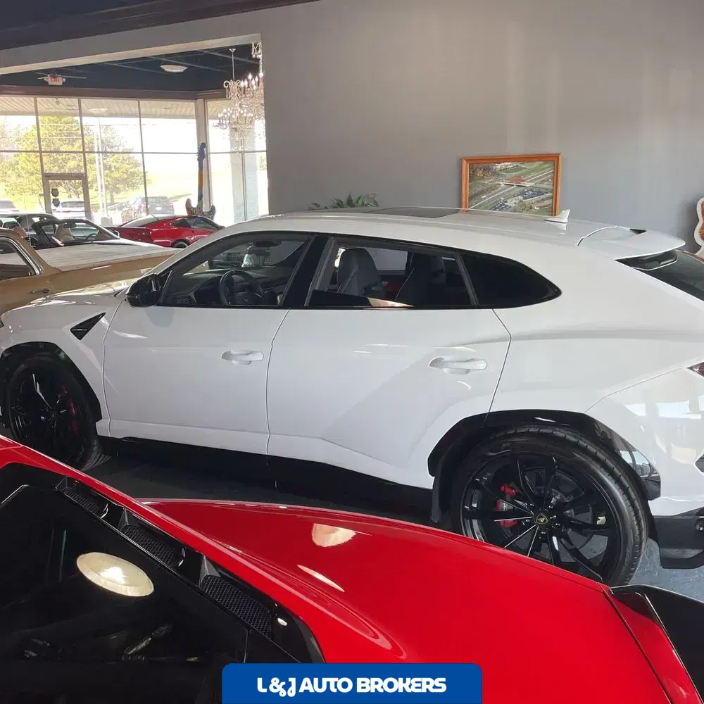 2022 Lamborghini Urus Base