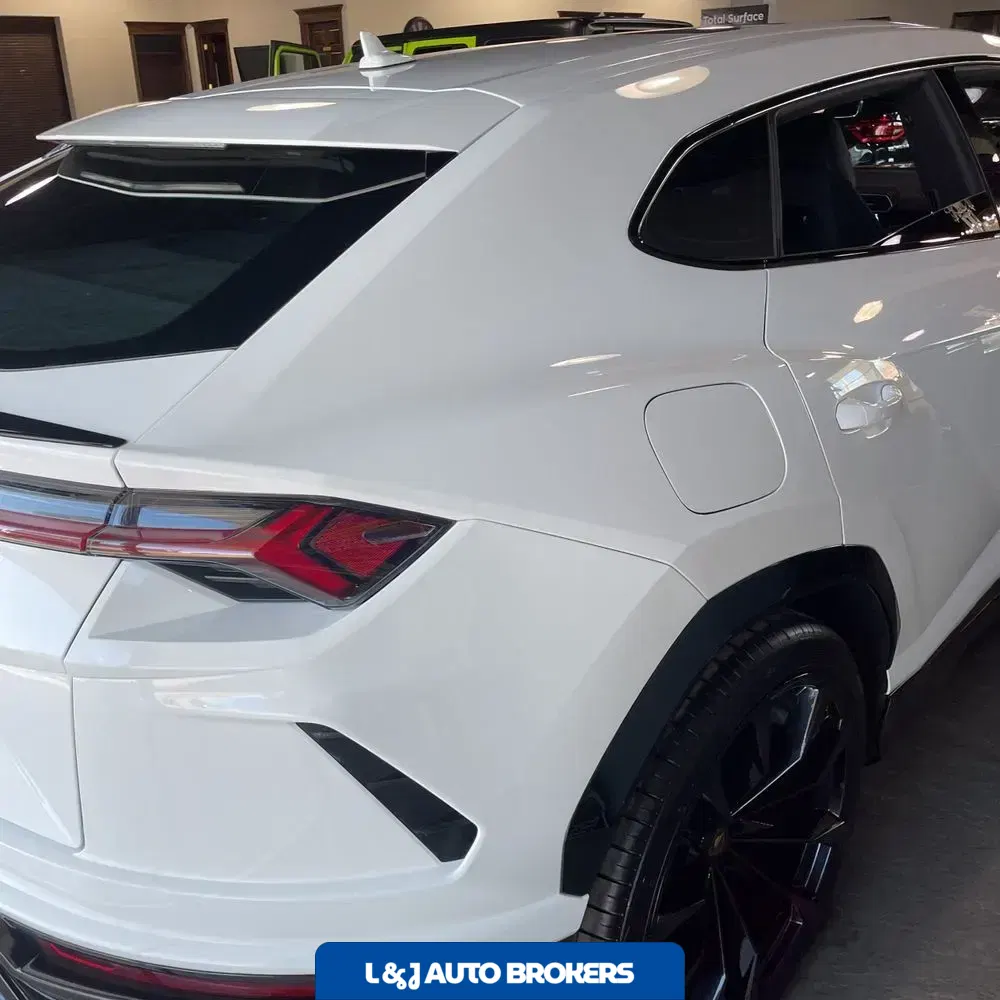 2022 Lamborghini Urus Base