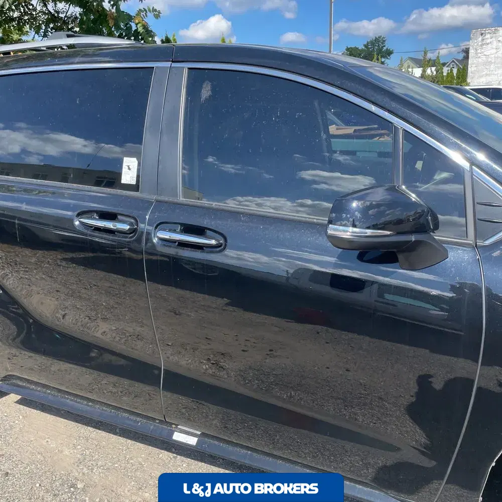 2023 Toyota Sienna Platinum 7-Passenger
