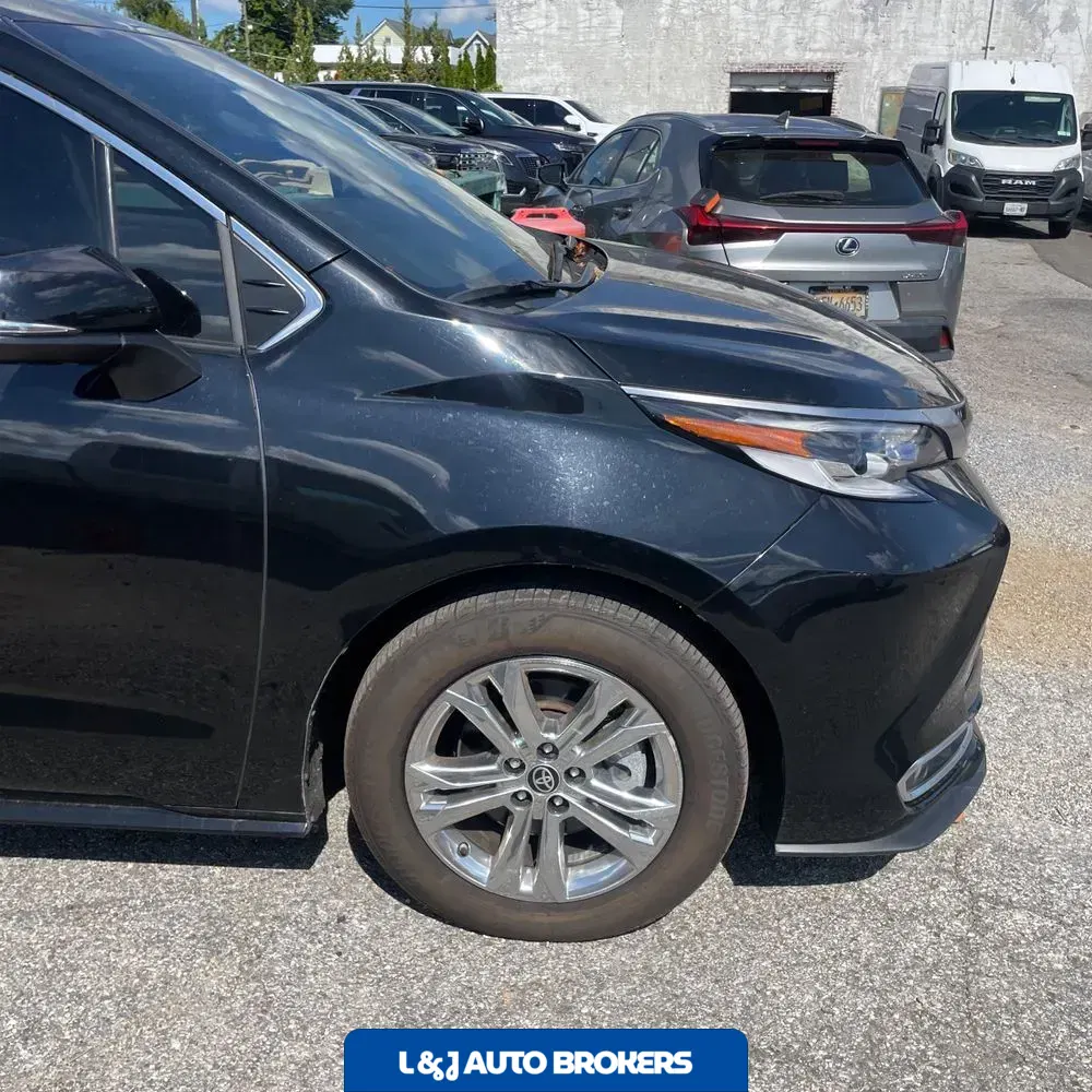 2023 Toyota Sienna Platinum 7-Passenger
