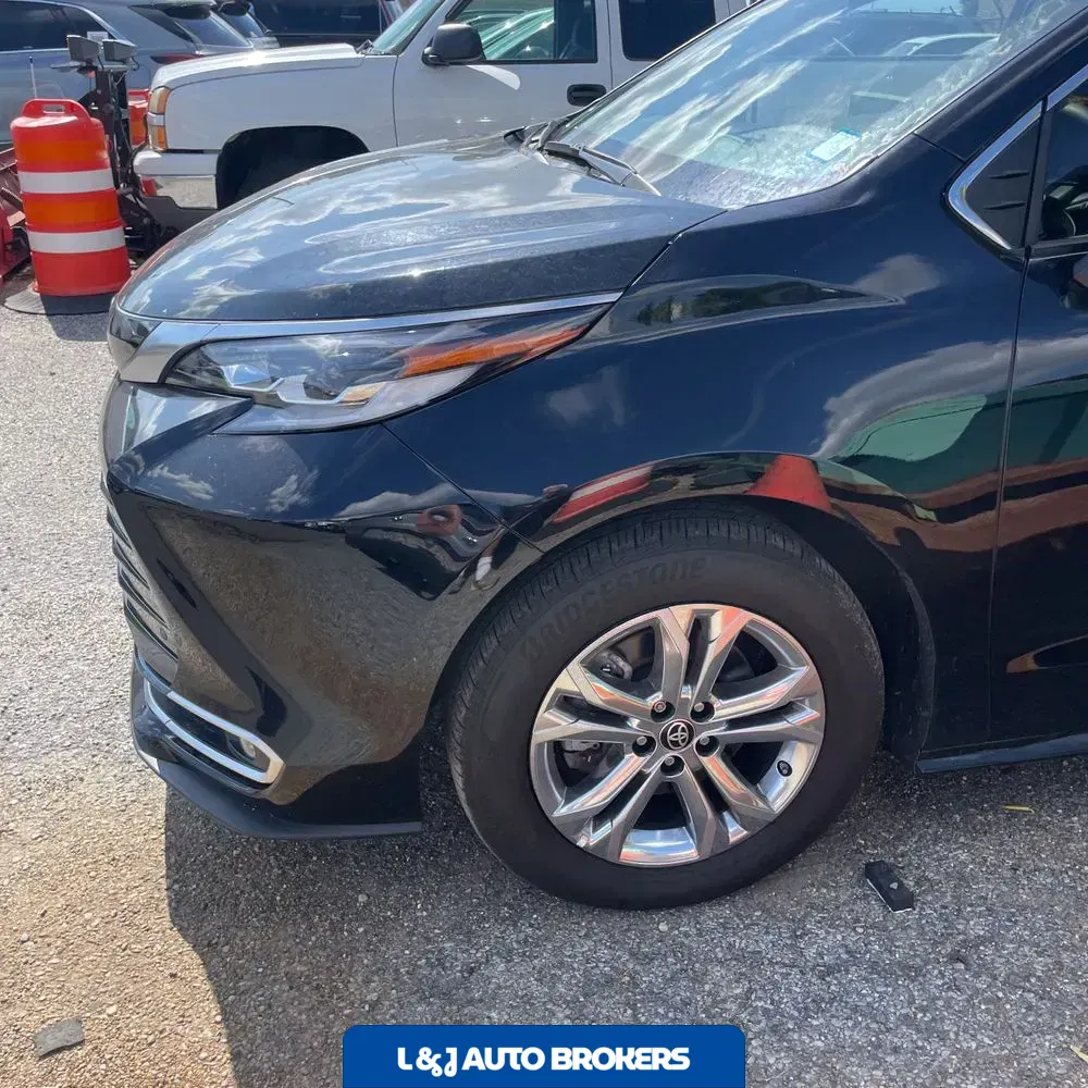 2023 Toyota Sienna Platinum 7-Passenger