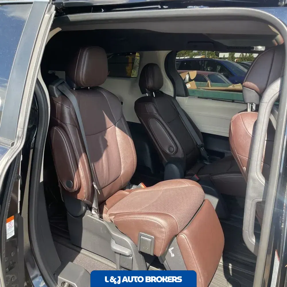 2023 Toyota Sienna Platinum 7-Passenger