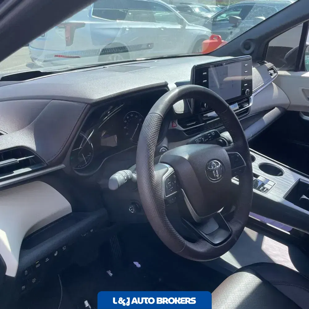 2023 Toyota Sienna Platinum 7-Passenger