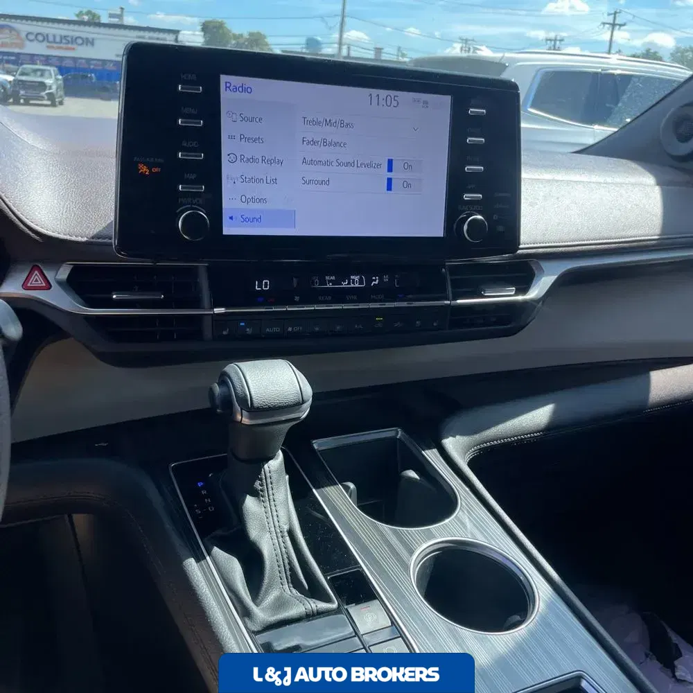 2023 Toyota Sienna Platinum 7-Passenger