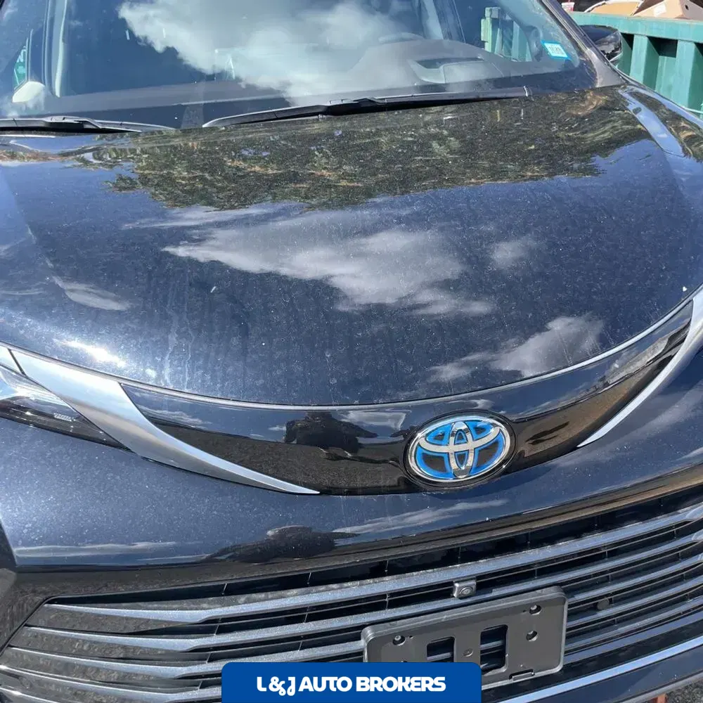 2023 Toyota Sienna Platinum 7-Passenger