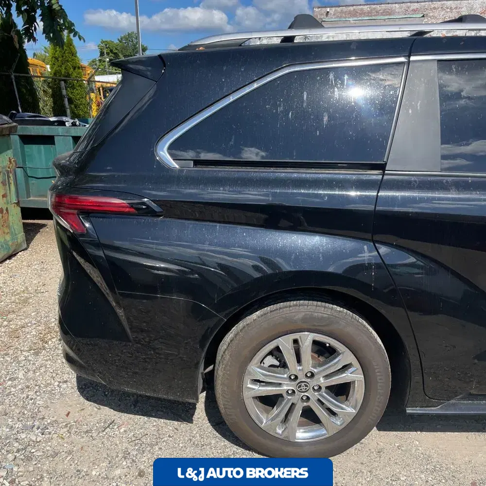 2023 Toyota Sienna Platinum 7-Passenger