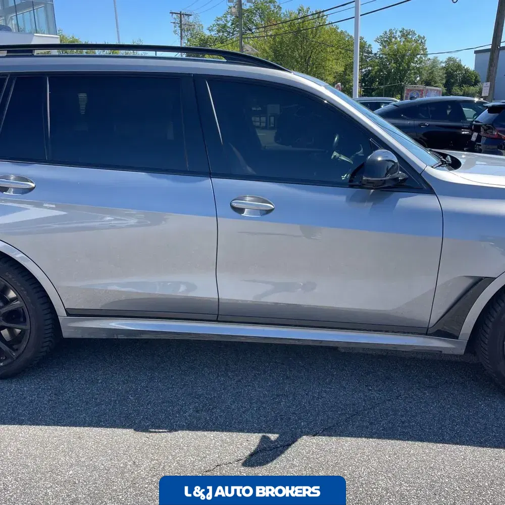 2023 BMW X7 M60i