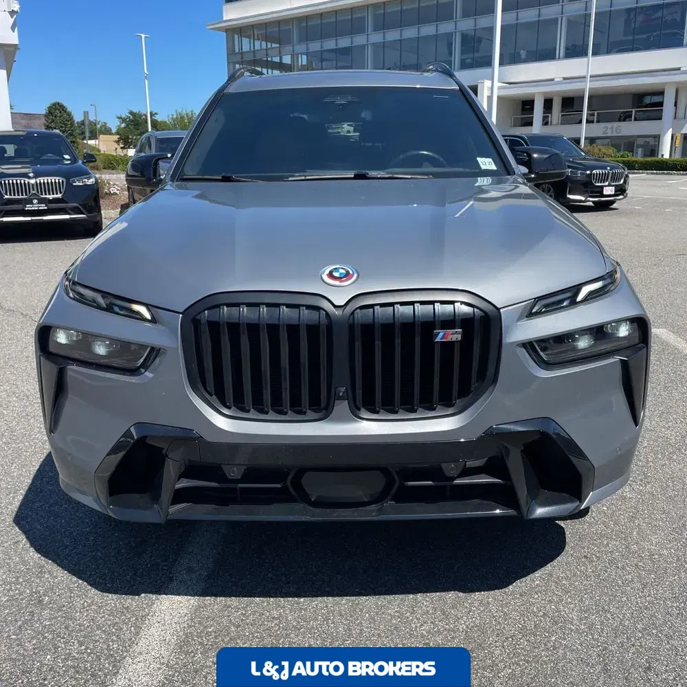 2023 BMW X7 M60i