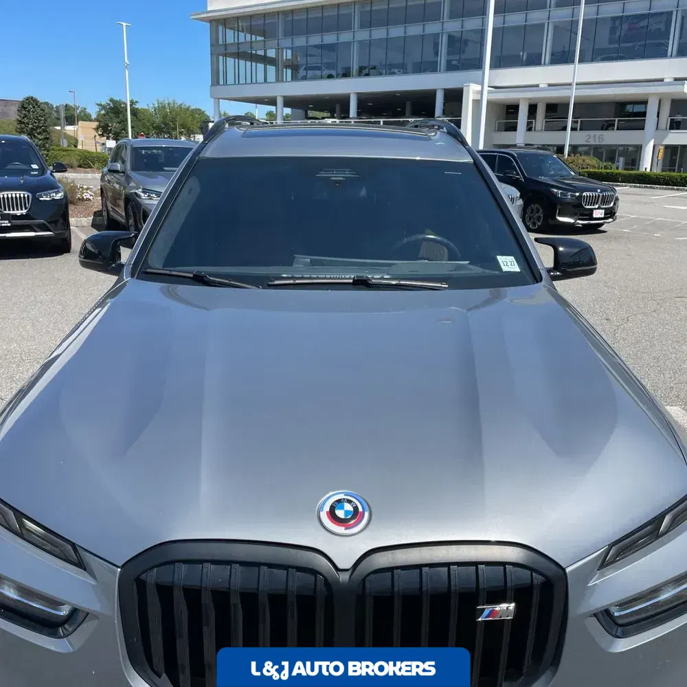 2023 BMW X7 M60i