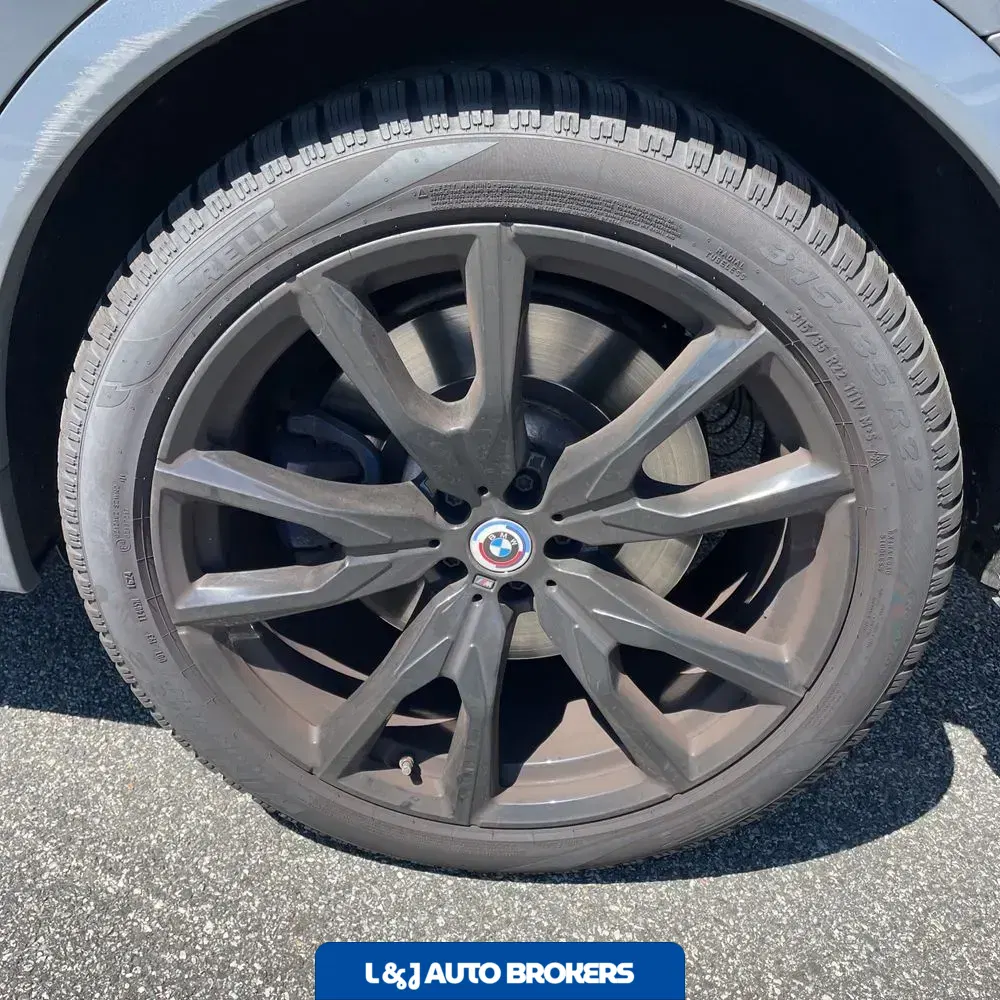 2023 BMW X7 M60i