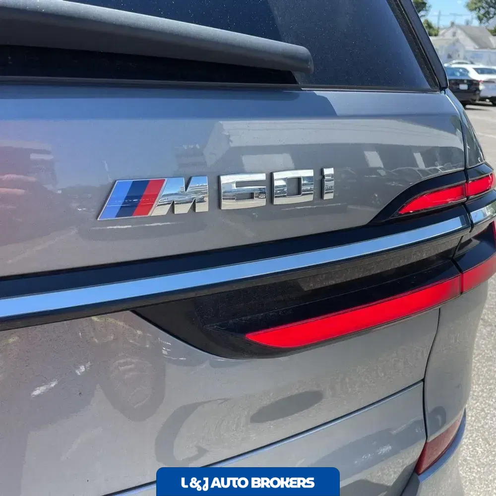 2023 BMW X7 M60i