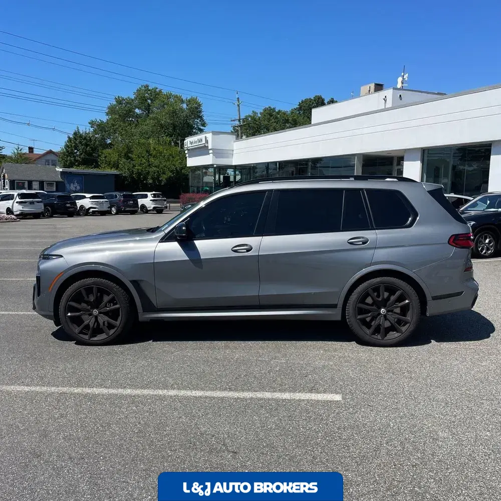 2023 BMW X7 M60i